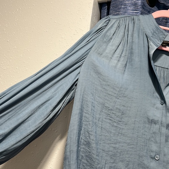 Button down cuff sleeve blouse - Picture 3 of 5